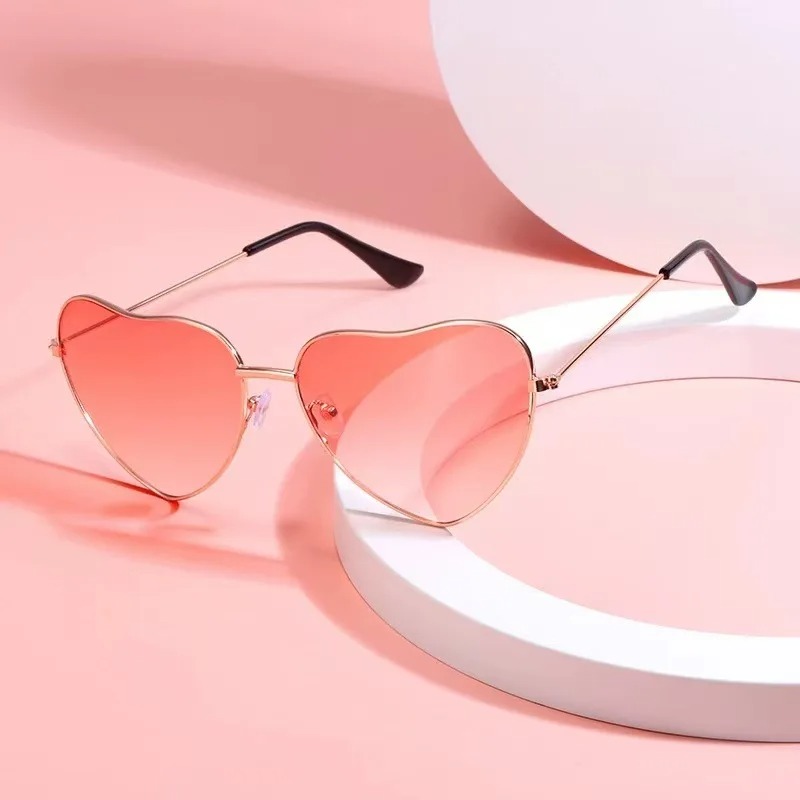 Women Fashion Glasses - แว่นกันแดดทรงหัวใจโลหะ แฟชั่นวินเทจ ทันสมัย เหมาะสำหรับถ่ายรูปแนวสตรีท แว่นตาแฟชั่นทรงแปลกตา สีชมพู