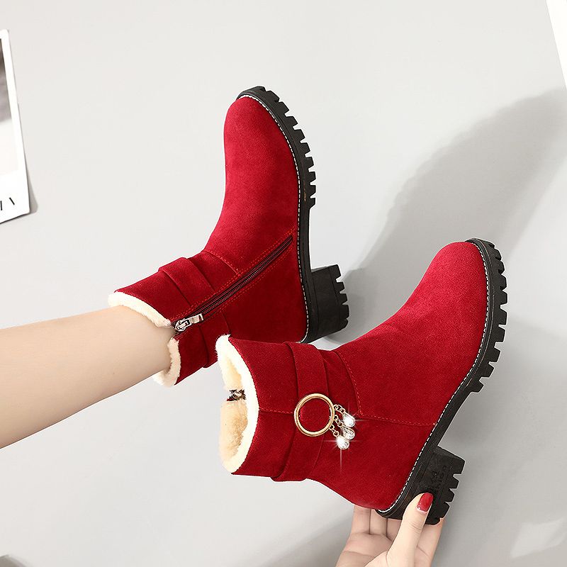 Women'S Fashion Trends Autumn 2025 - รองเท้าบูทหุ้มข้อสูงครึ่งน่องสีแดงสด แต่งพู่หนังกลับ สำหรับผู้หญิง แฟชั่น 2025 สไตล์ฮิตสำหรับทำงาน