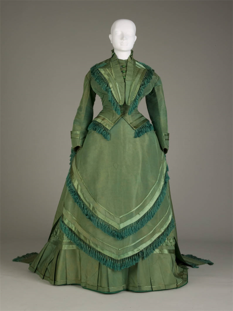 ชุดเดรสสีเขียวสไตล์วิคตอเรียนย - Women'S Fashion Victorian บทวิจารณ์และราคา