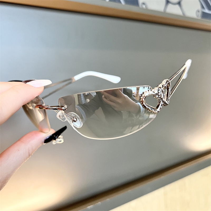 แว่นกันแดดทรงแคทอายแบบไร้กรอบ  - Women Fashion Glasses บทวิจารณ์และราคา