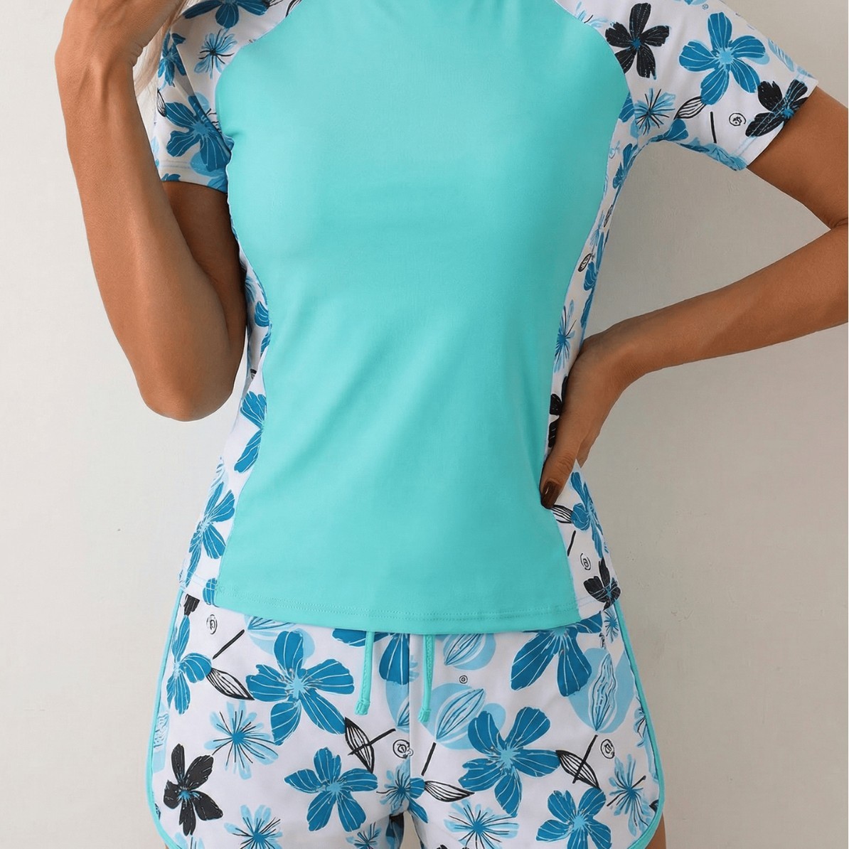 ชุดว่ายน้ำทูพีซลายดอกไม้สีฟ้า  - Crop Top Women บทวิจารณ์และราคา